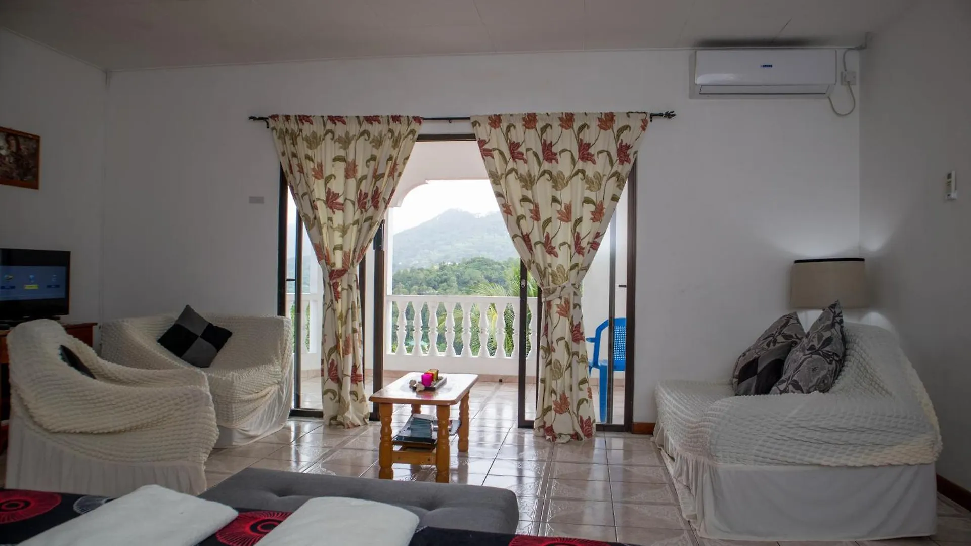Mountain Apartments Anse Etoile