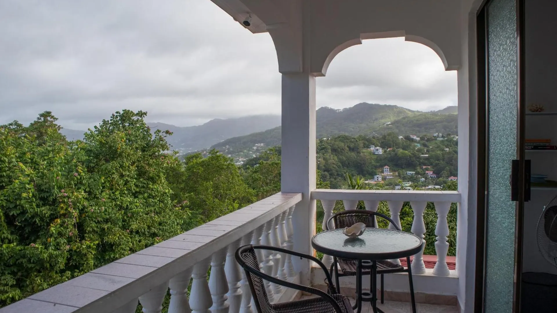 Mountain Apartments Anse Etoile